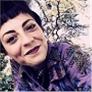 Ragazza di 29 anni laureata in Scienze Umanistiche per la Comunicazione, amante della letteratura e della lingua italiana, ama e desidera trasmettere il suo sapere alle nuove generazioni